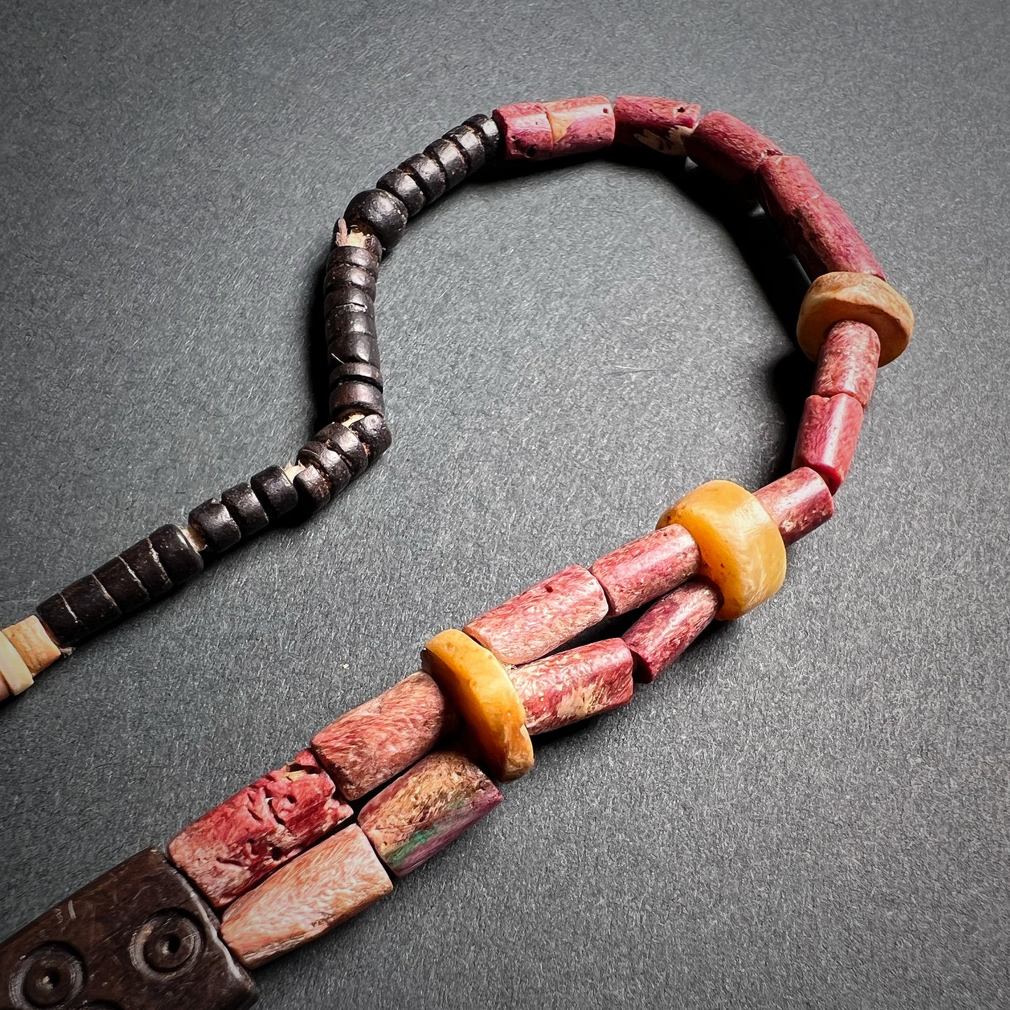 Chimú Spondylus Shell and Green Stone Necklace