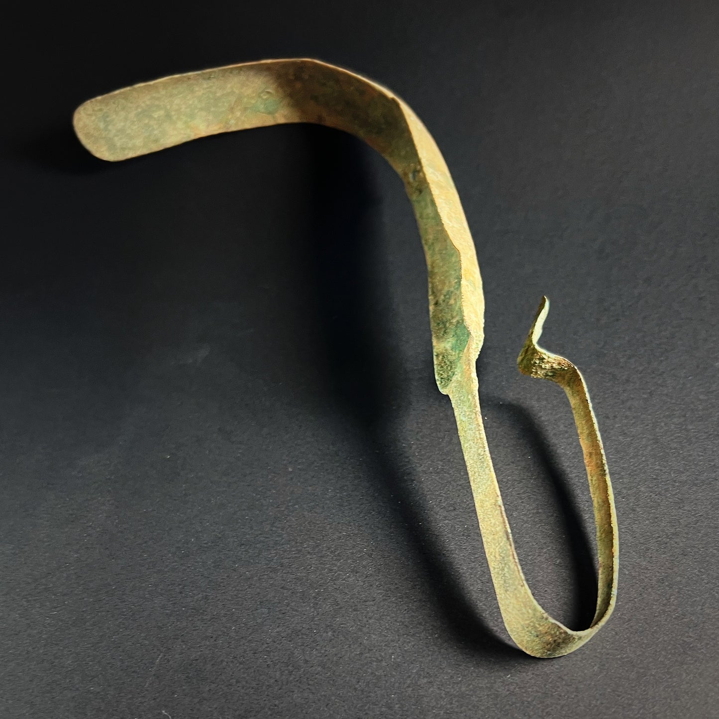 Archaic Greek Bronze Strigil (Stlengis)