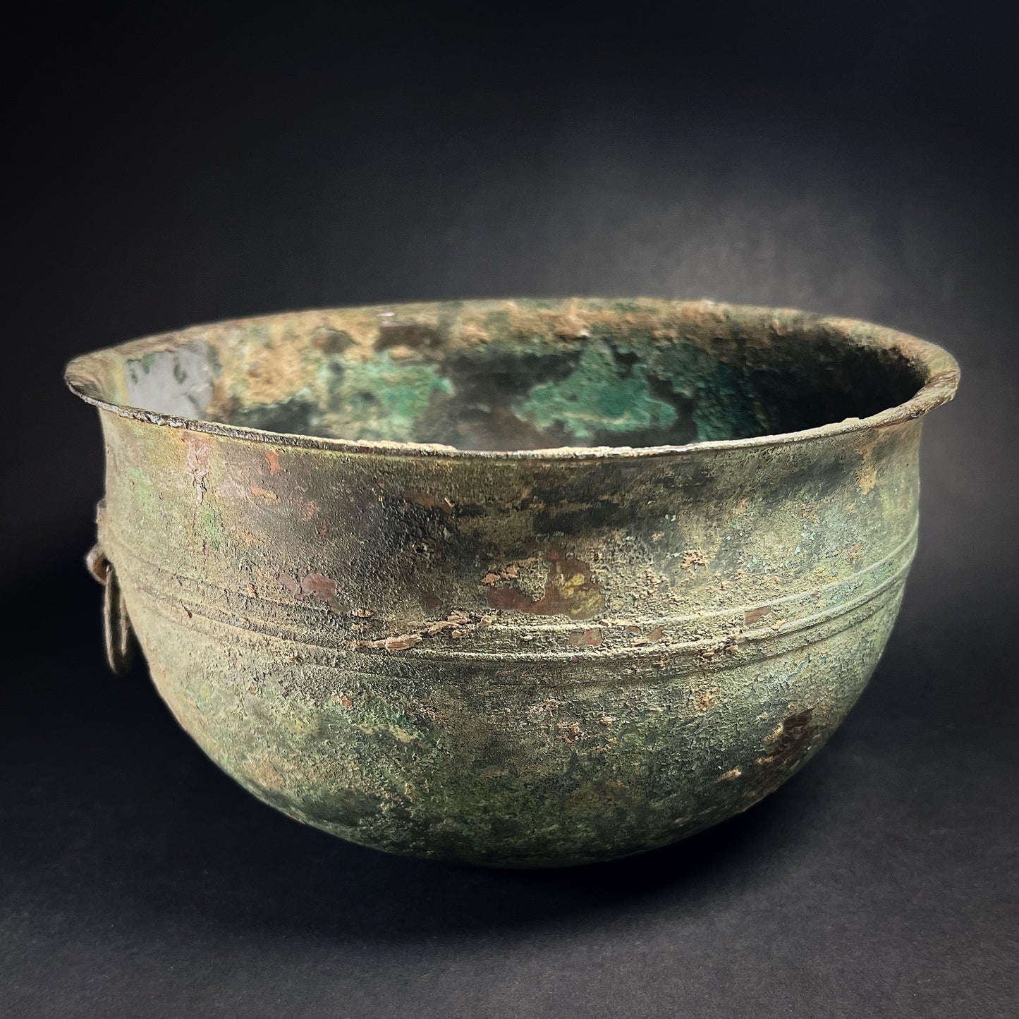 Archaic Bronze Water Basin with Mask and Loose-Ring Handles (Jian)