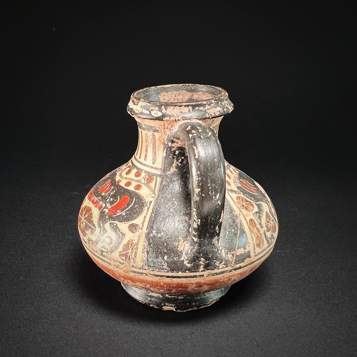 Corinthian Terracotta Aryballos with a Lion Motif