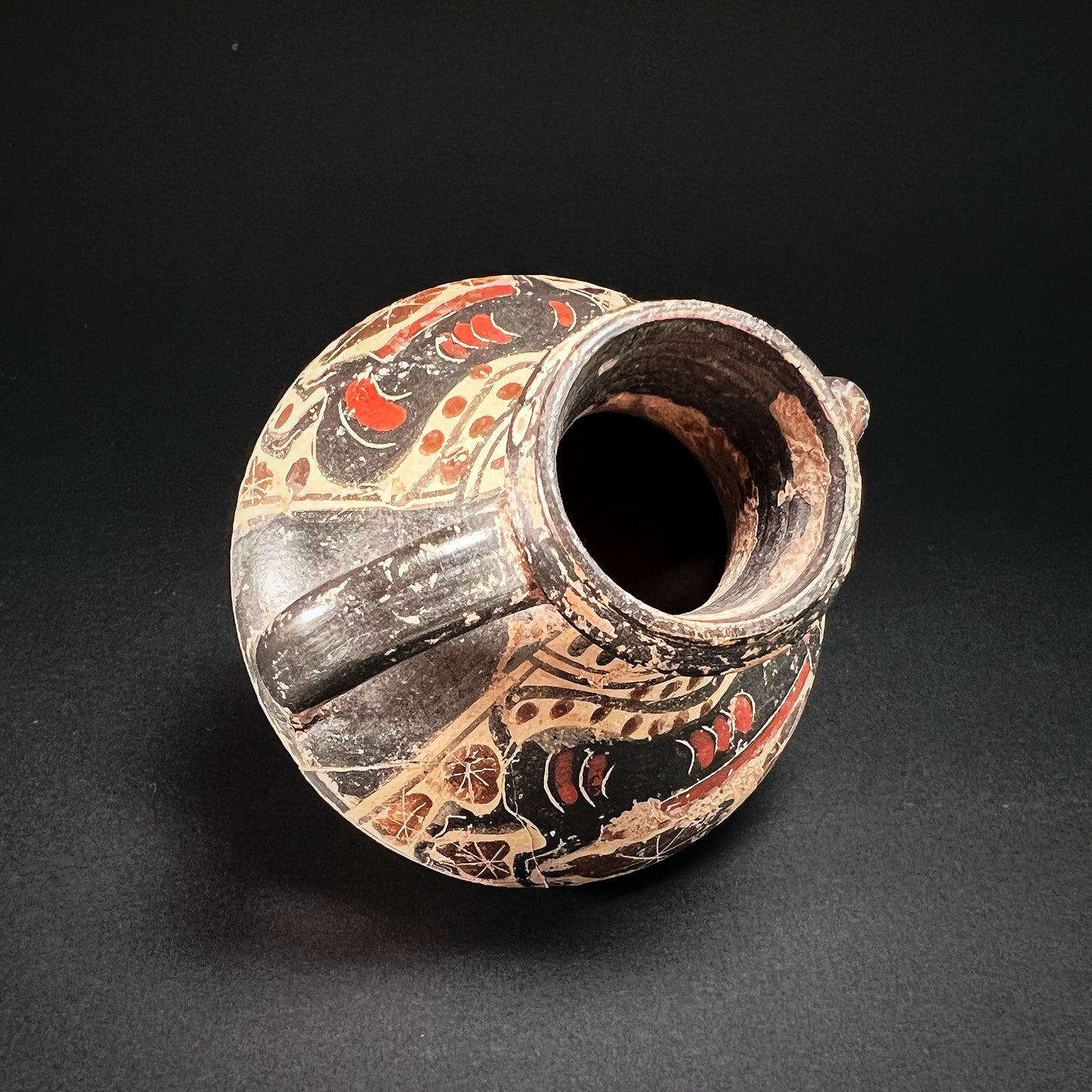 Corinthian Terracotta Aryballos with a Lion Motif