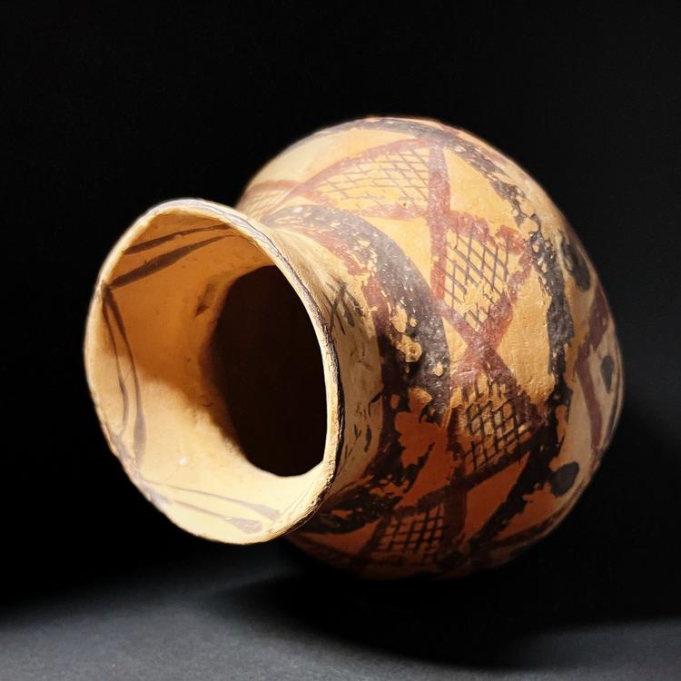 Chinese Neolithic Period Pottery Vessel