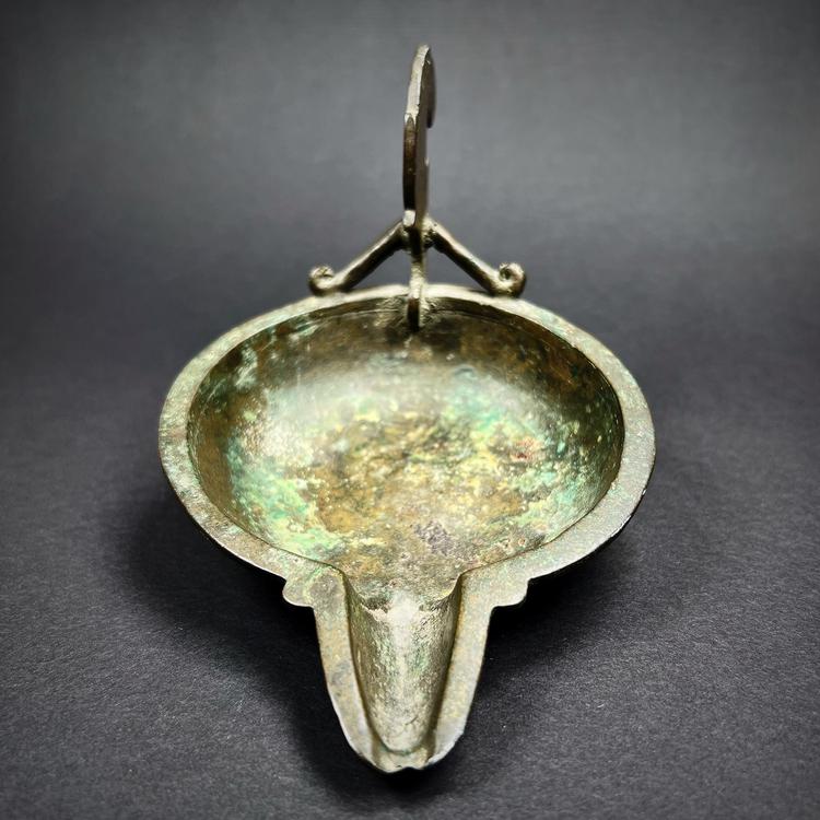 Indian Bronze Pooja Oil Lamp Vilakku