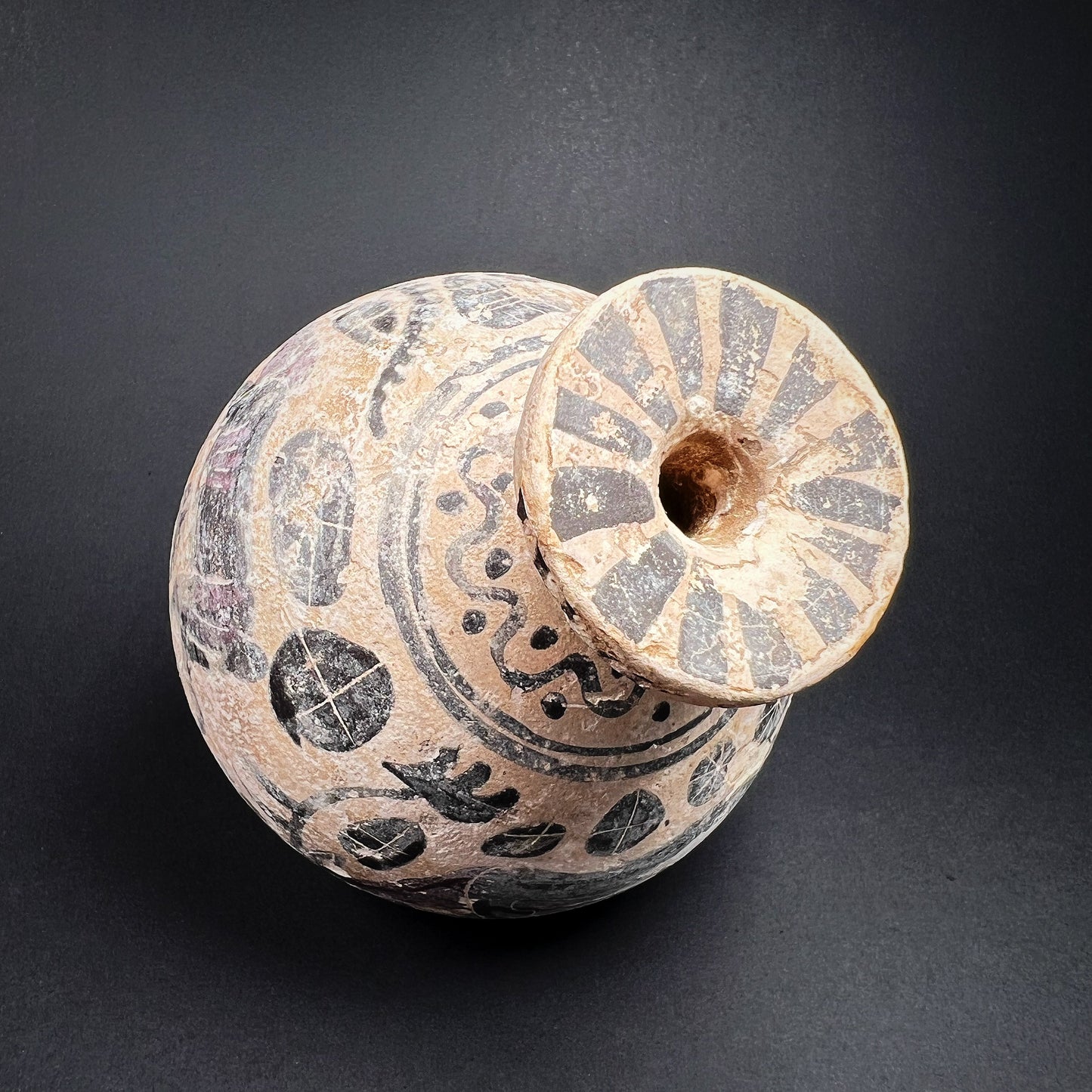 Corinthian Terracotta Aryballos with Panther-Bird Motif