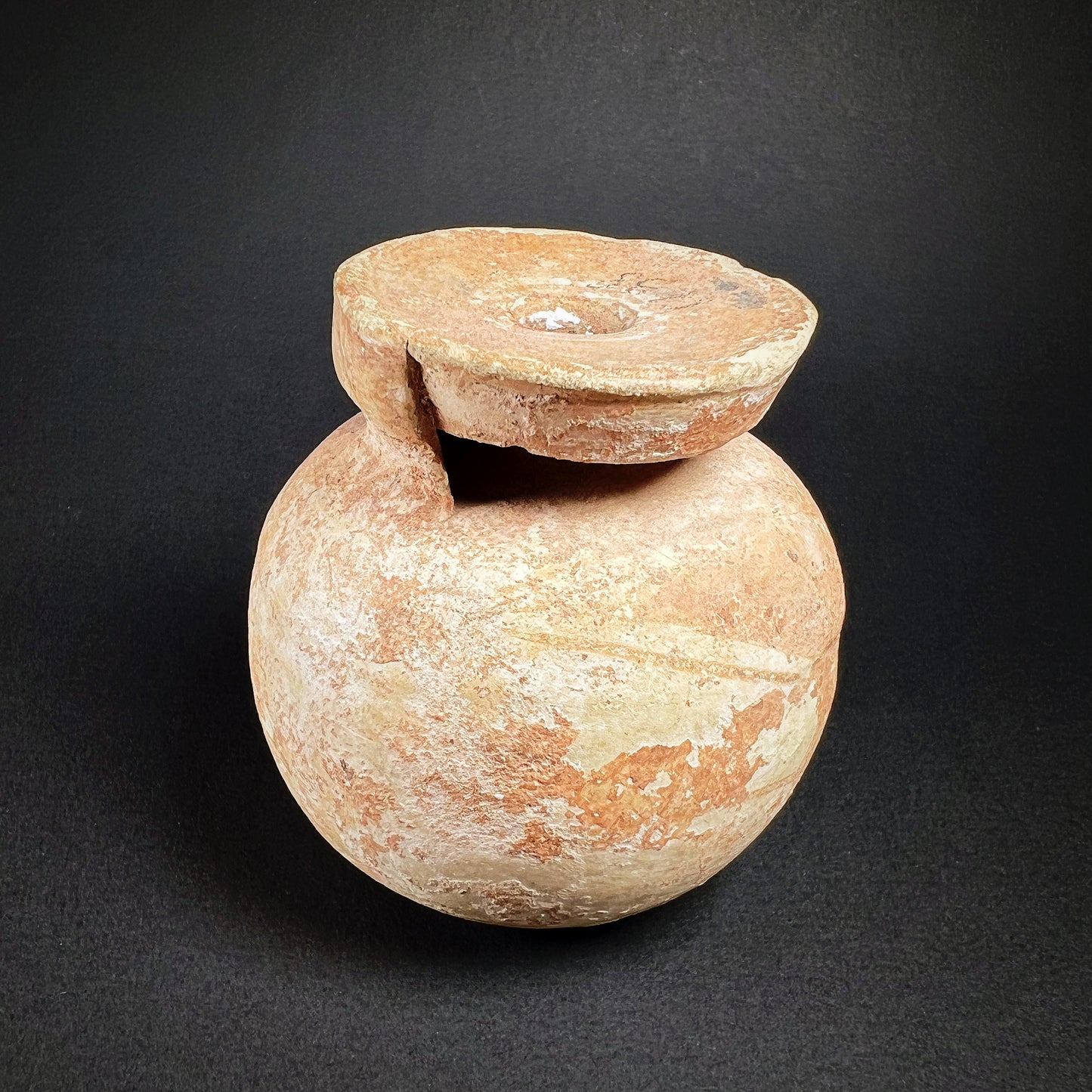 Corinthian Terracotta Aryballos with Quatrefoil Motif