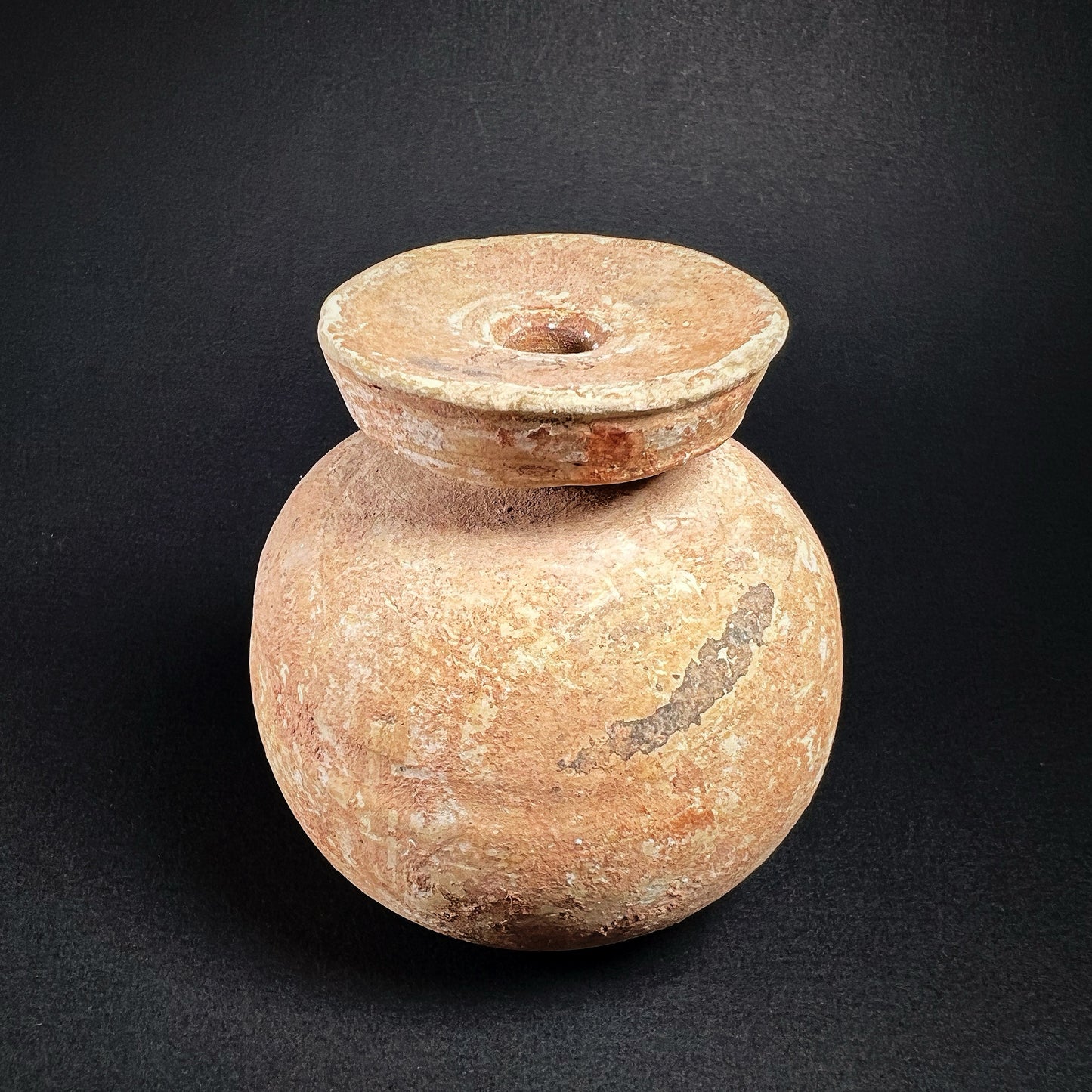 Corinthian Terracotta Aryballos with Quatrefoil Motif