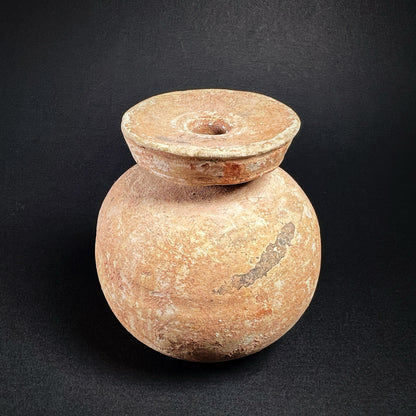 Corinthian Terracotta Aryballos with Quatrefoil Motif