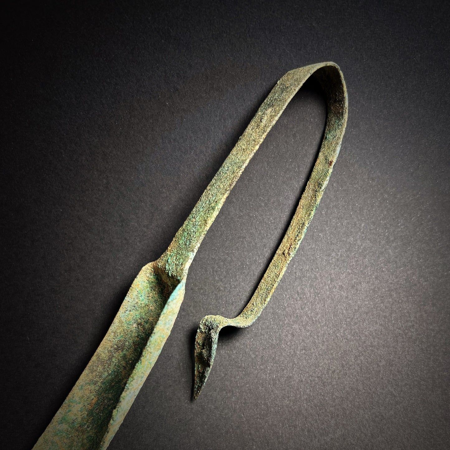 Archaic Greek Bronze Strigil (Stlengis)