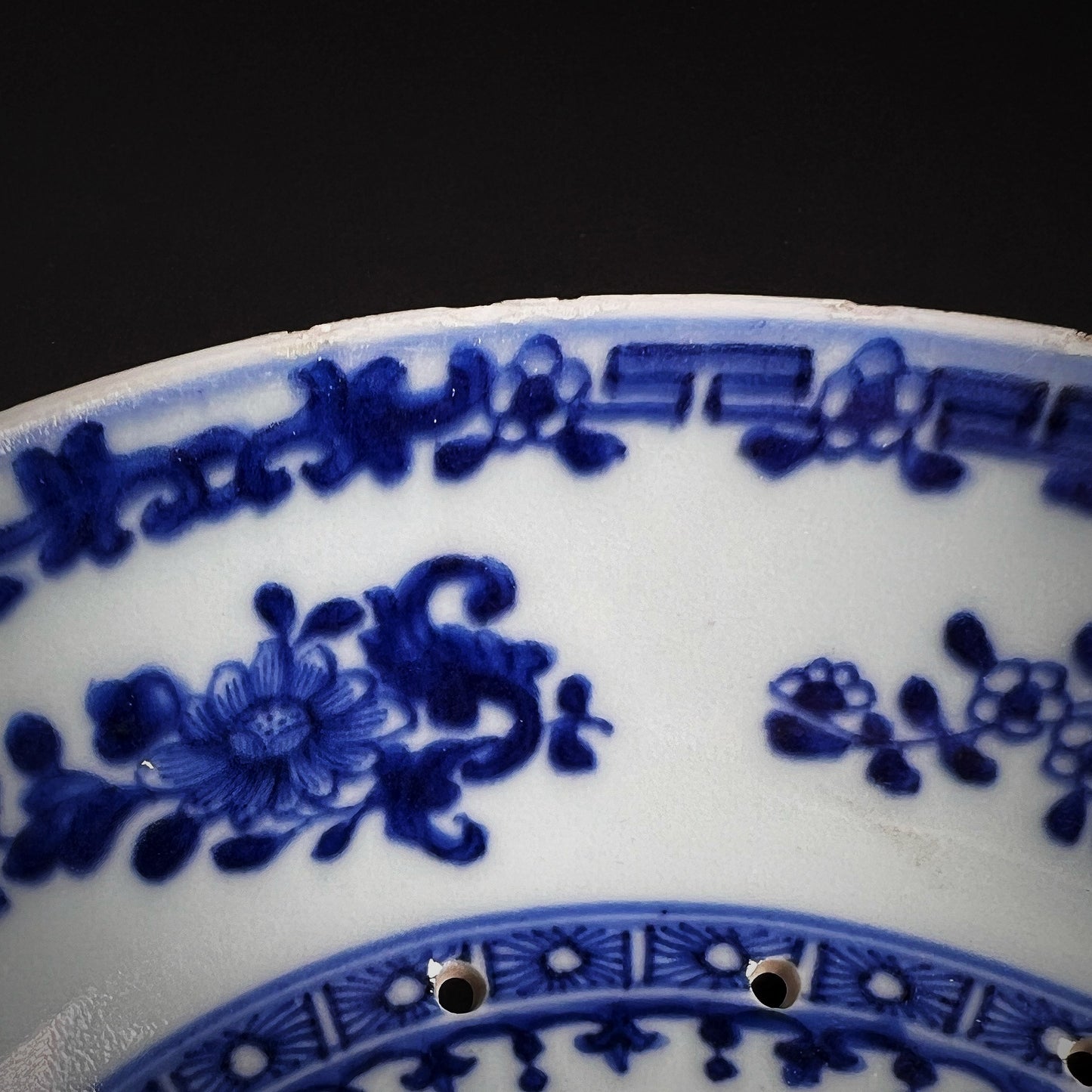 Qing Dynasty Kangxi Blue White Porcelain Strainer Bowl.