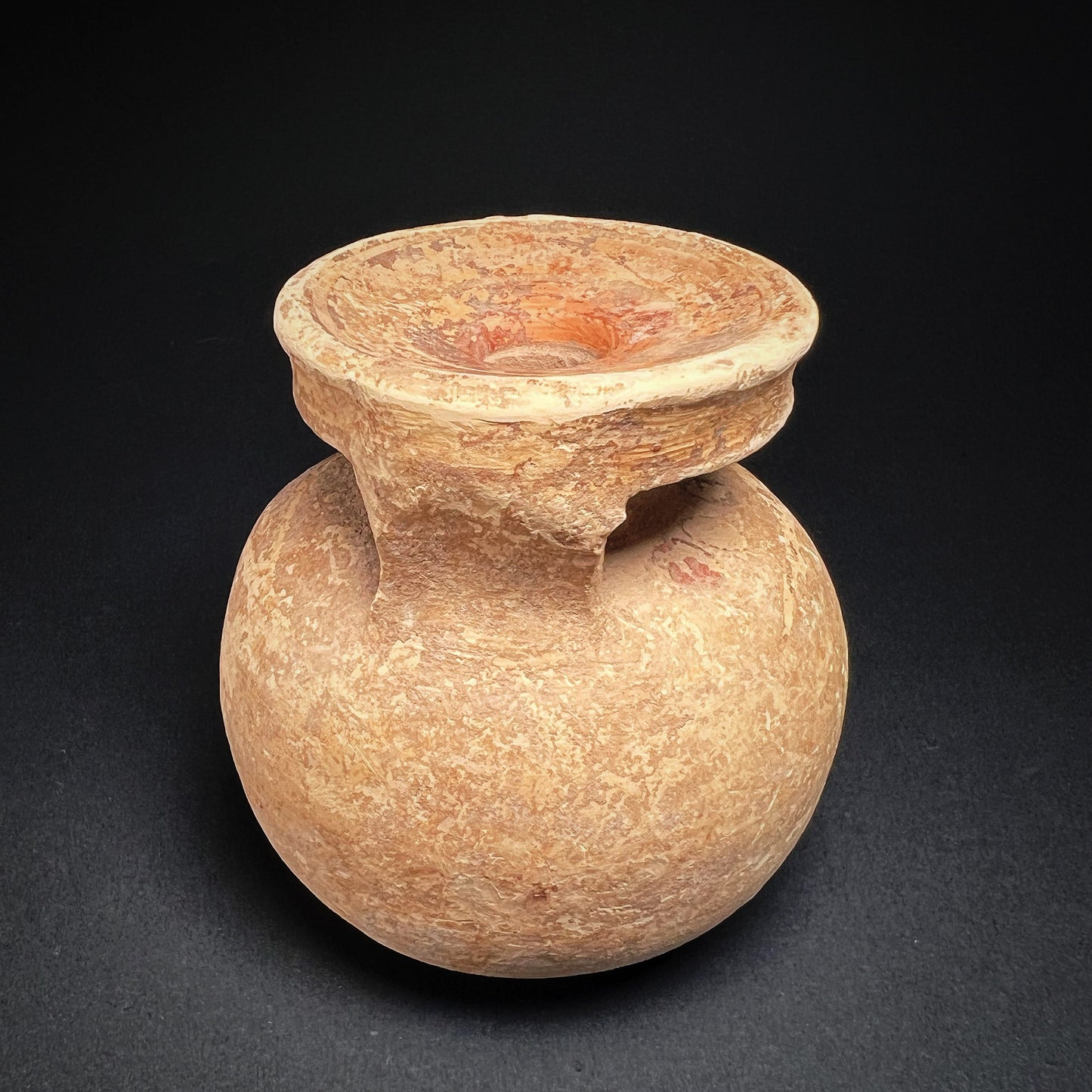 Corinthian Terracotta Aryballos with Quatrefoil Motif