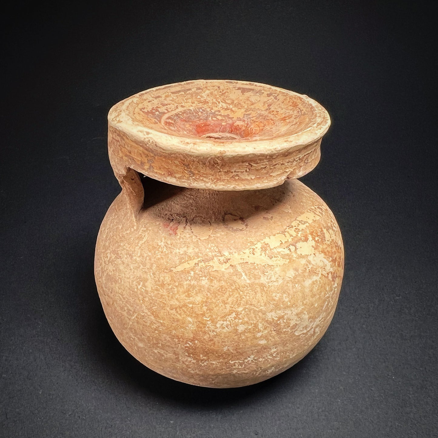 Corinthian Terracotta Aryballos with Quatrefoil Motif