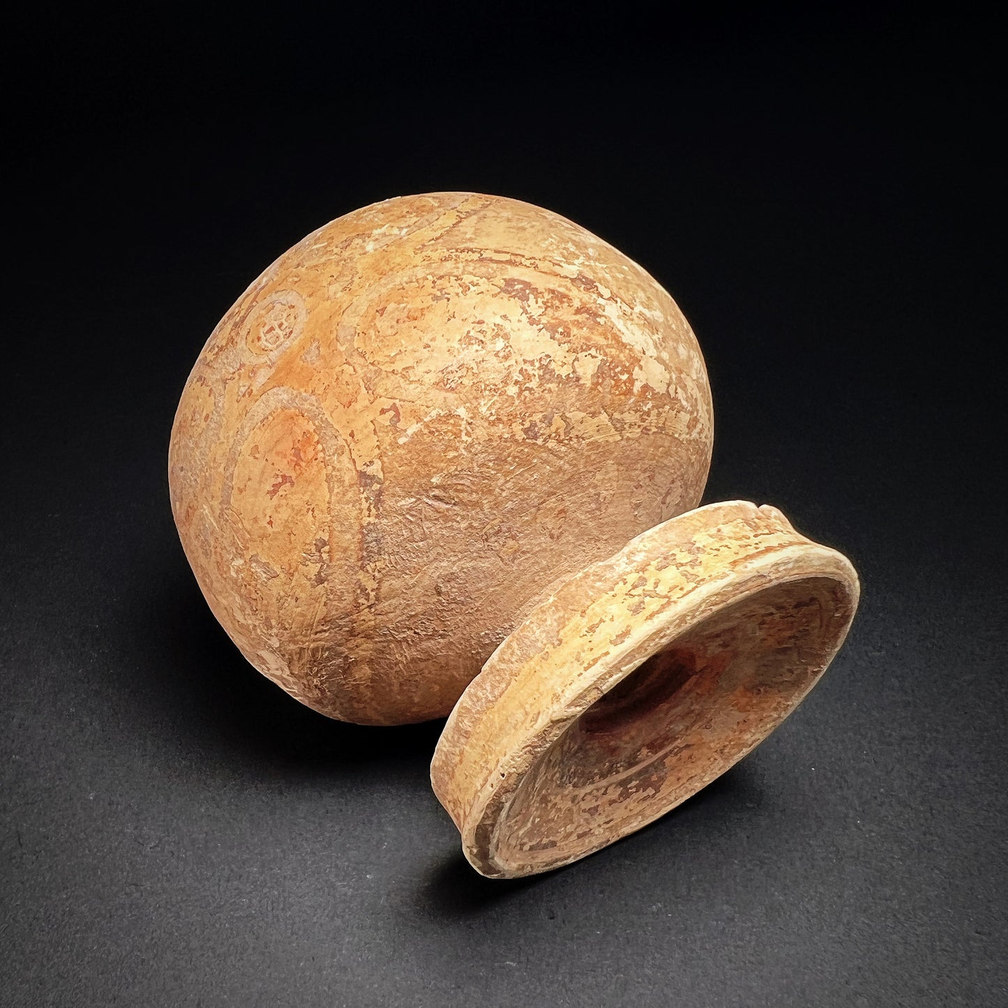 Corinthian Terracotta Aryballos with Quatrefoil Motif